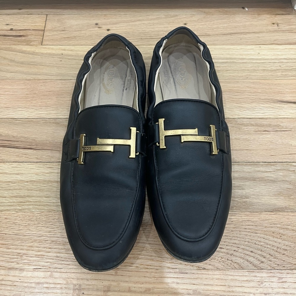 Tod's Black Women’s Loafers with Gold Hardware size 40 used in good condition
